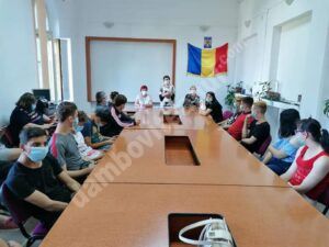 Read more about the article Tinerii din sistemul de protecție socială din Târgoviște au fost consiliați, astăzi, în vederea angajării