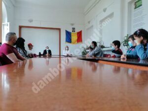Read more about the article Întâlnire cu tinerii din sistemul de protecție socială, pe tema relațiilor de muncă