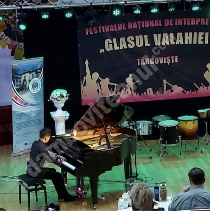 You are currently viewing S-a încheiat prima ediție a Festivalului „Glasul Valahiei”. Vezi premianții!