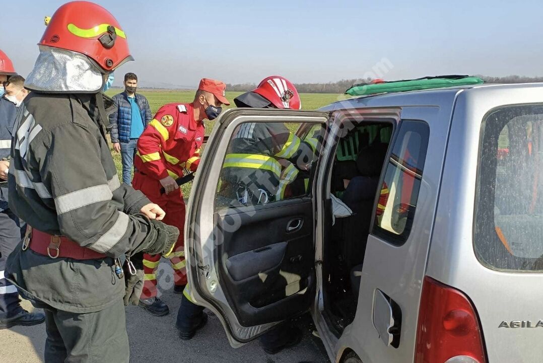 You are currently viewing Accident la Moreni! Două autoturisme au intrat în coliziune!