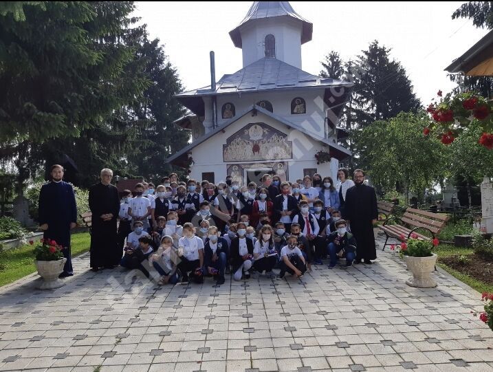 You are currently viewing Activităti educaționale în parteneriat cu Școala în Parohiile dâmbovițene Vulcana Pandele si Gura Vulcănii