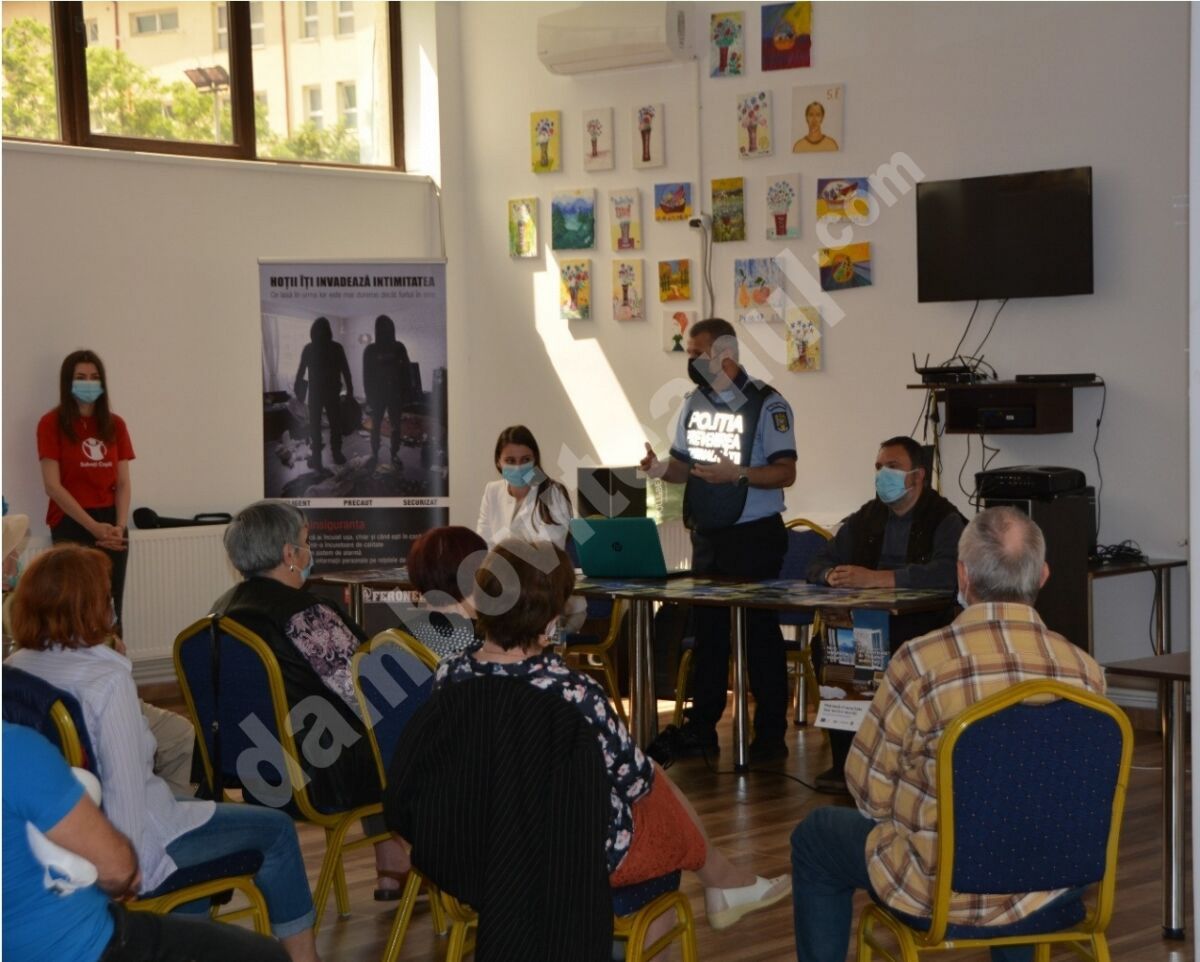 You are currently viewing Activitate informativă pentru prevenirea furturilor din locuințe, organizată la Clubul Pensionarilor din  Târgoviște