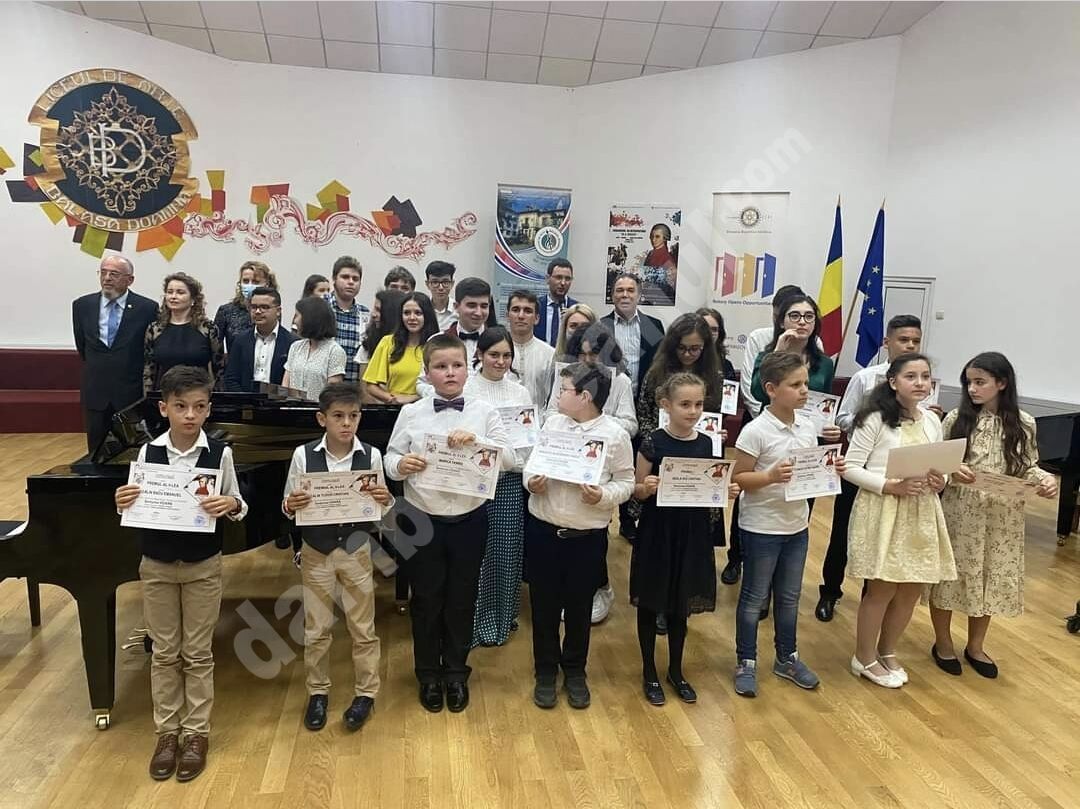 You are currently viewing Festivitatea de premiere a laureaților Concursului de Interpretare W. A. Mozart, la Târgoviște