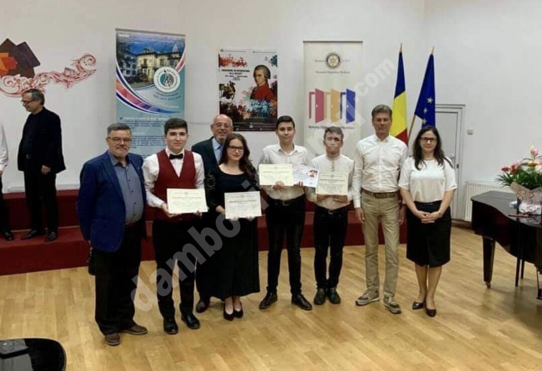 You are currently viewing Investiție în educație! Rotary Club Târgoviște premiază excelența!