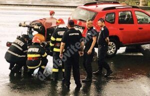 Read more about the article Pompierii dâmbovițeni se află în misiune în Vrancea, în zone afectate de inundații