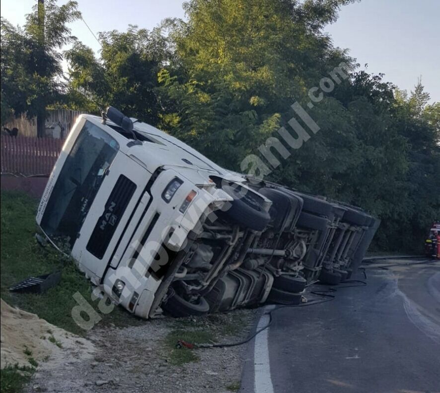 You are currently viewing Un camion s-a răsturnat în localitatea Vânătorii Mici! O persoană a fost rănită!