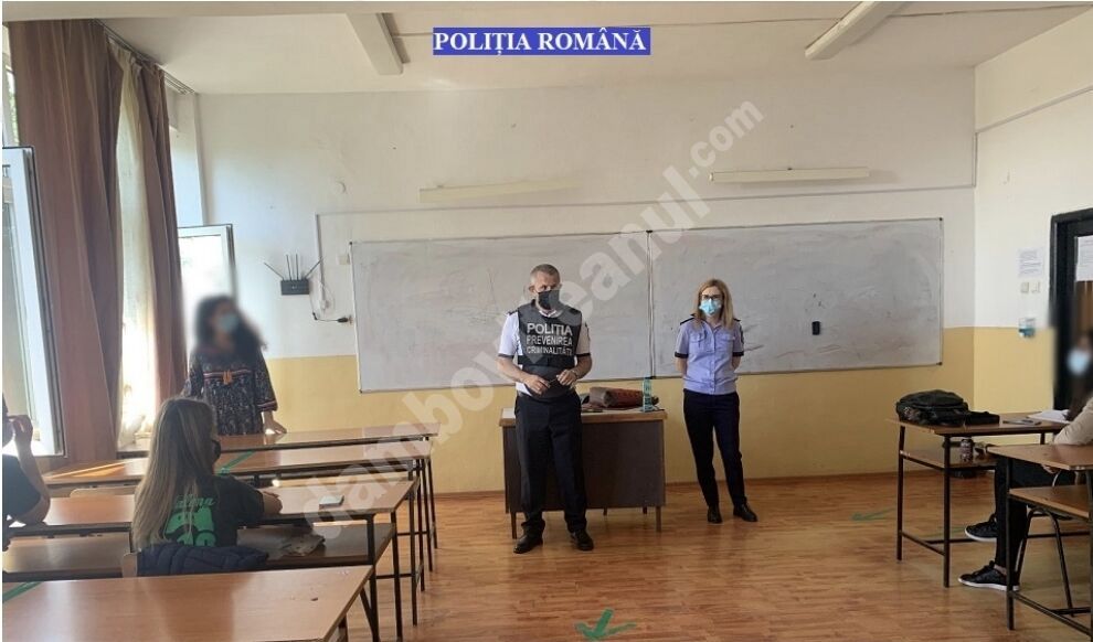 You are currently viewing Poliția desfășoară sesiuni de informare a elevilor, în apropierea vacanței de vară