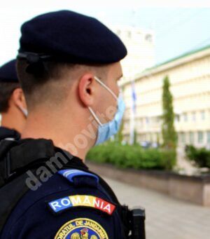 Read more about the article Jandarmii dâmbovițeni vor fi prezenți la activitățile dedicate Zilei Drapelului Național