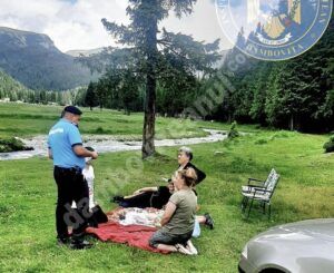 Read more about the article Jandarmii montani au continuat acțiunile de informare a turiștilor în Munții Bucegi