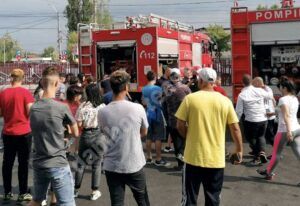 Read more about the article Beneficiari ai centrelor de servicii sociale „Floare de Colţ” şi „Casa Soarelui” în vizită la pompierii dâmbovițeni