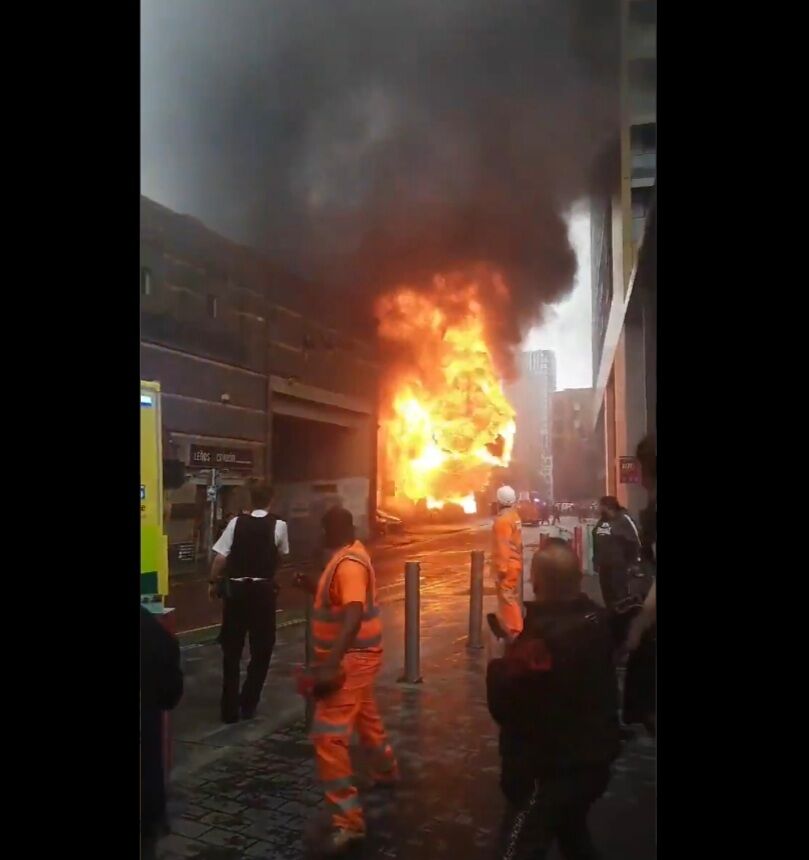 You are currently viewing Explozie puternică urmată de incendiu,  lângă o stație de metrou din Londra