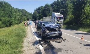 Read more about the article Autocamion încărcat cu GPL, implicat într-o coliziune pe DN 72, la Dragodana!