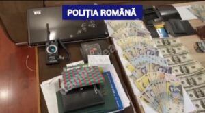 Read more about the article DÂMBOVIȚA: PERCHEZIȚII LA PERSOANE BĂNUITE DE FALSIFICARE DE VALORI STRĂINE!
