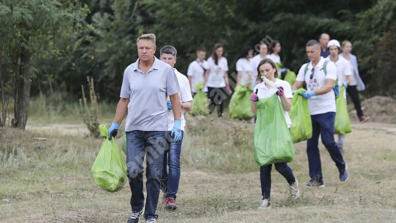 You are currently viewing Klaus Iohannis a participat la o campanie de curățenie în cadrul proiectului Let’s Do It, Romania!