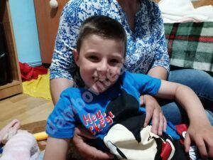 Read more about the article 2 IUNIE – ZIUA NAȚIONALĂ PENTRU ADOPȚIE – Povestea lui Robi – un copil special, adoptat de asistentul maternal