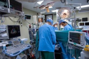 Read more about the article Un băiat de 13 ani din Marea Britanie, prima persoană cu implant cerebral pentru a ține sub control epilepsia severă