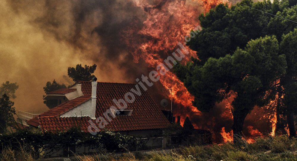 You are currently viewing Mai multe hoteluri de pe insula Samos, evacuate, din cauza unui incendiu puternic