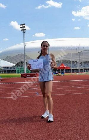 Read more about the article Atleta Ana Maria Balache, vicecampioană a României la U16, în proba de 100 metri. A fost medaliată și în proba de 200 metri