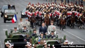 Read more about the article Macron, huiduit de francezi la ceremoniile dedicate Zilei Franței