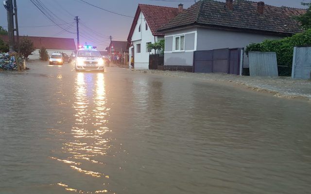 You are currently viewing Localităţi din Alba aflate sub furia apelor