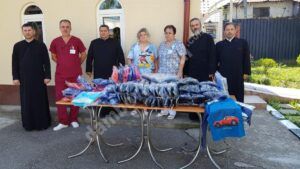 Read more about the article BISERICA CONTINUĂ AJUTORAREA INSTITUȚIILOR SOCIALE DIN JUDEȚUL DÂMBOVIȚA