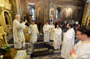 Read more about the article SMERENIA – MĂRTURIE A IUBIRII ȘI A CREDINȚEI NOASTRE -SLUJIRE ARHIEREASCĂ LA CATEDRALA DIN TÂRGOVIȘTE-