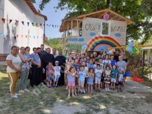 Read more about the article UN PREOT DIN ARHIEPISCOPIA TÂRGOVIȘTEI A AMENAJAT UN LOC DE JOACĂ PENTRU COPII