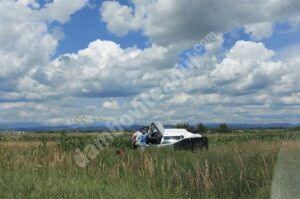 Read more about the article DÂMBOVIȚA: MAȘINĂ RĂSTURNATĂ PE DN 71, LA BUNGETU