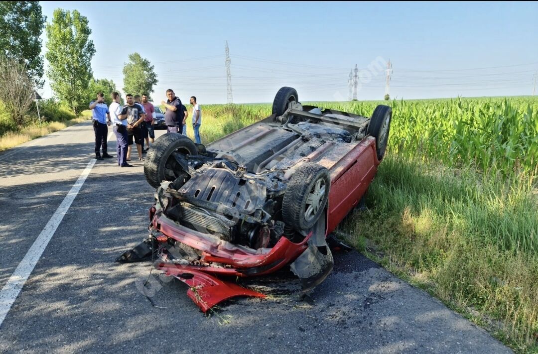 You are currently viewing O mașină s-a răsturnat la Ulmi, satul Colanu! Șoferul a scăpat teafăr!