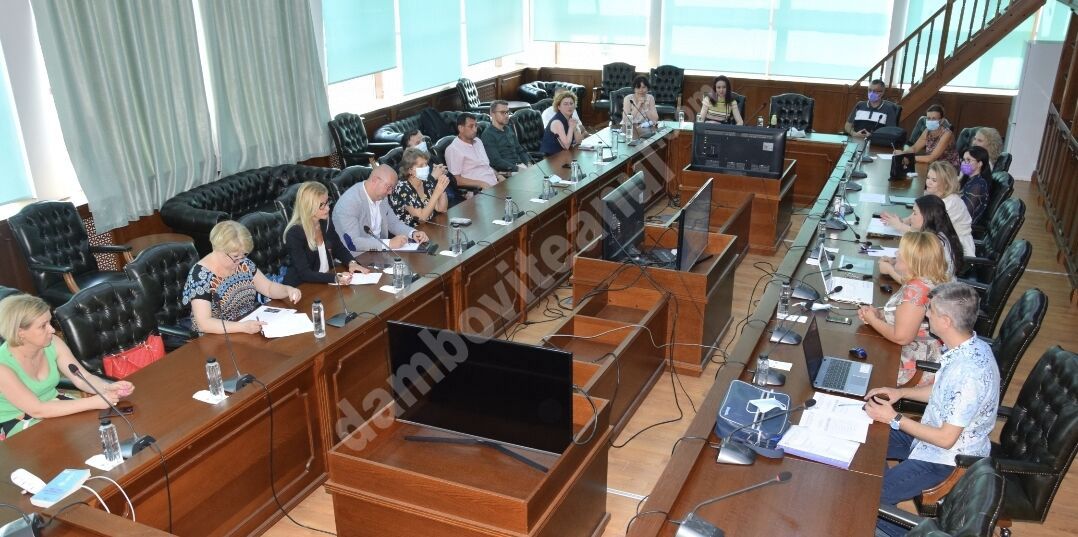 You are currently viewing Consultări cu privire la programele de studii de licență și masterat la Universitatea Valahia din Târgoviște