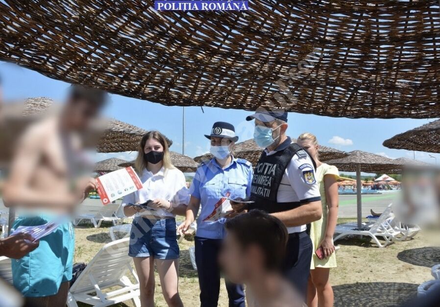 You are currently viewing Activități de prevenire a faptelor antisociale, desfășurate de polițiști la Complexul Turistic de Natație din Târgoviște