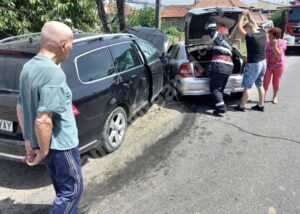 Read more about the article Două autoturisme s-au ciocnit pe DN 72A, la Voinești!