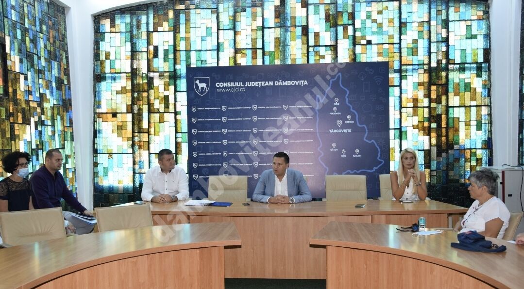 You are currently viewing DÂMBOVIȚA: Finanțări nerambursabile pentru 12 proiecte în domeniile sport, educație civică, social și tineret