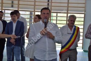 Read more about the article Dâmbovița: Comuna Mănești se bucură, de astăzi,  de o sală de sport nouă