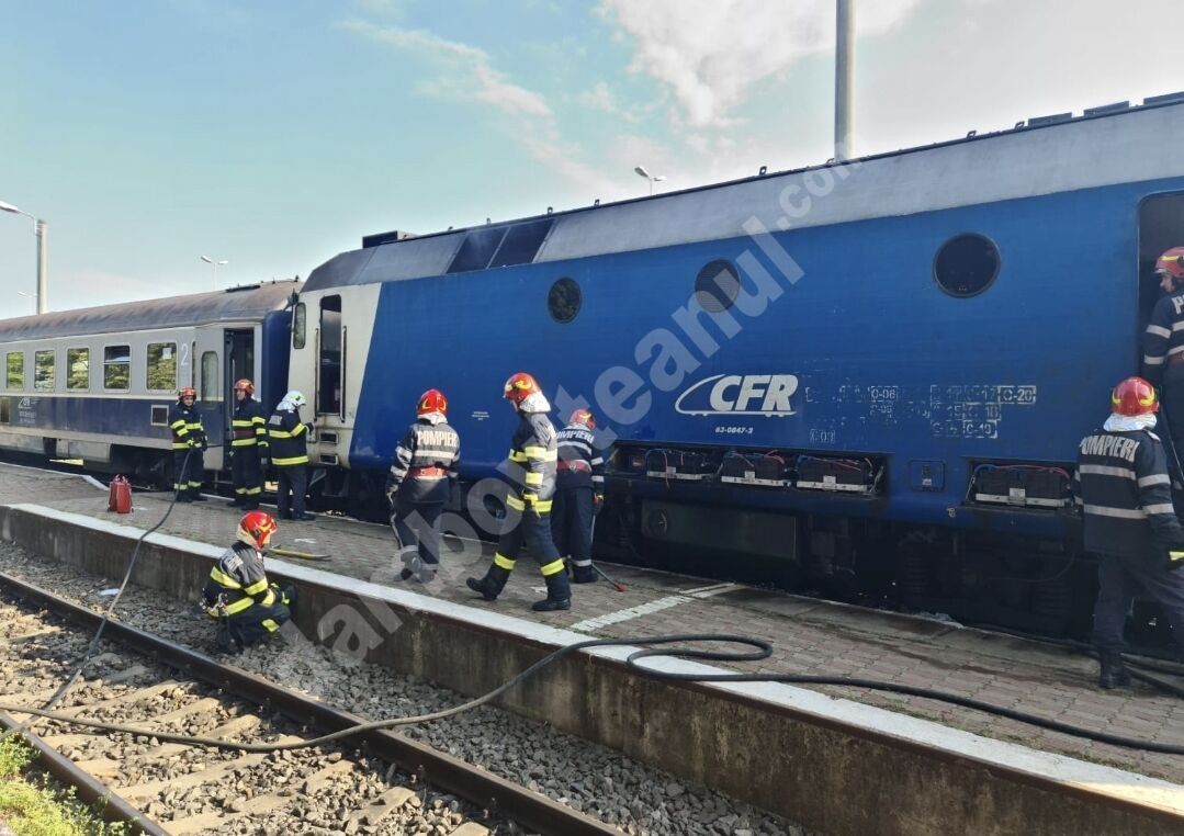You are currently viewing Locomotivă cuprinsă de flăcări, la Târgoviște! Pompierii au intervenit!