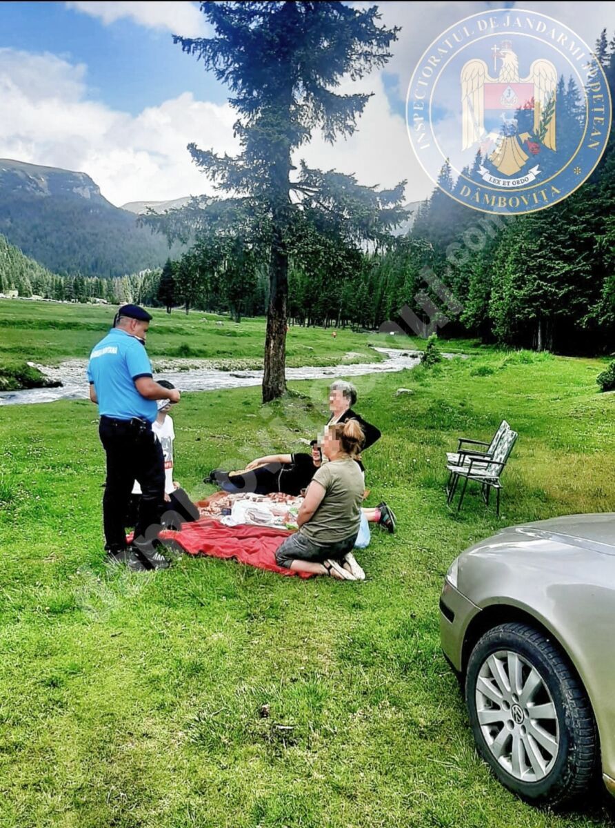 You are currently viewing Dâmbovița: Informarea turiștilor și protejarea mediului, principalele priorități ale jandarmilor montani