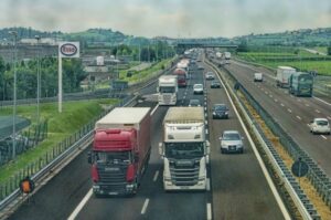 Read more about the article Accident auto în lanț pe DN 1A. Sunt implicate două TIR-uri și un autoturism