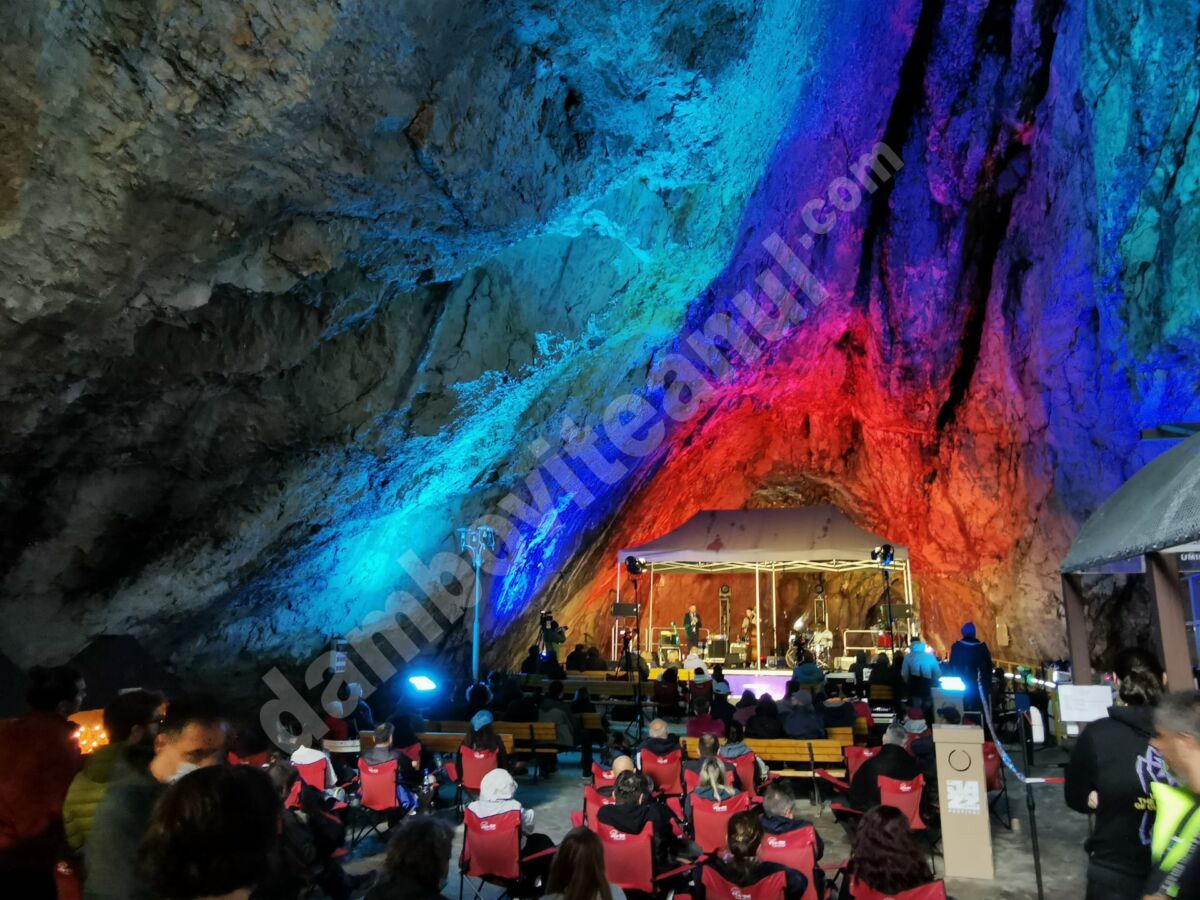 You are currently viewing Jazz Cave Festival în plină desfășurare, în Peștera Ialomiței