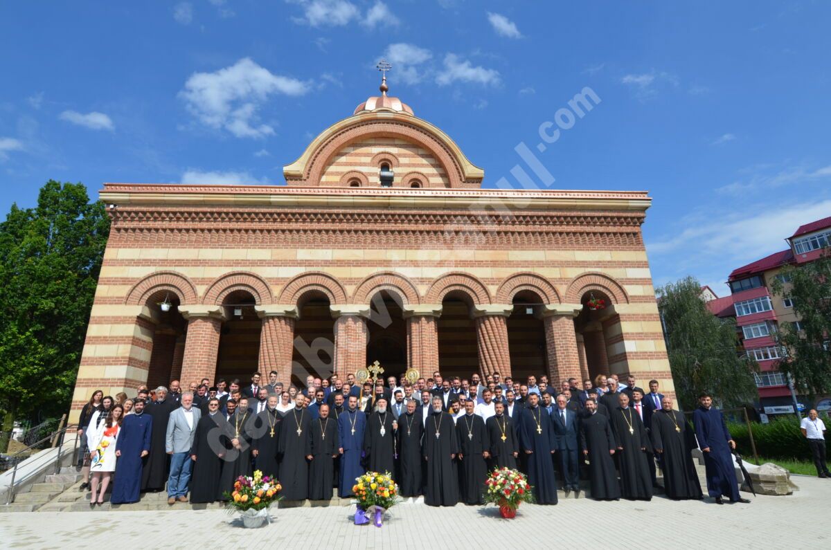You are currently viewing DEPUNEREA JURĂMÂNTULUI DE CREDINȚĂ DE CĂTRE ABSOLVENȚII PROMOȚEI 2021 AI FACULTĂȚII DE TEOLOGIE DIN TÂRGOVIȘTE