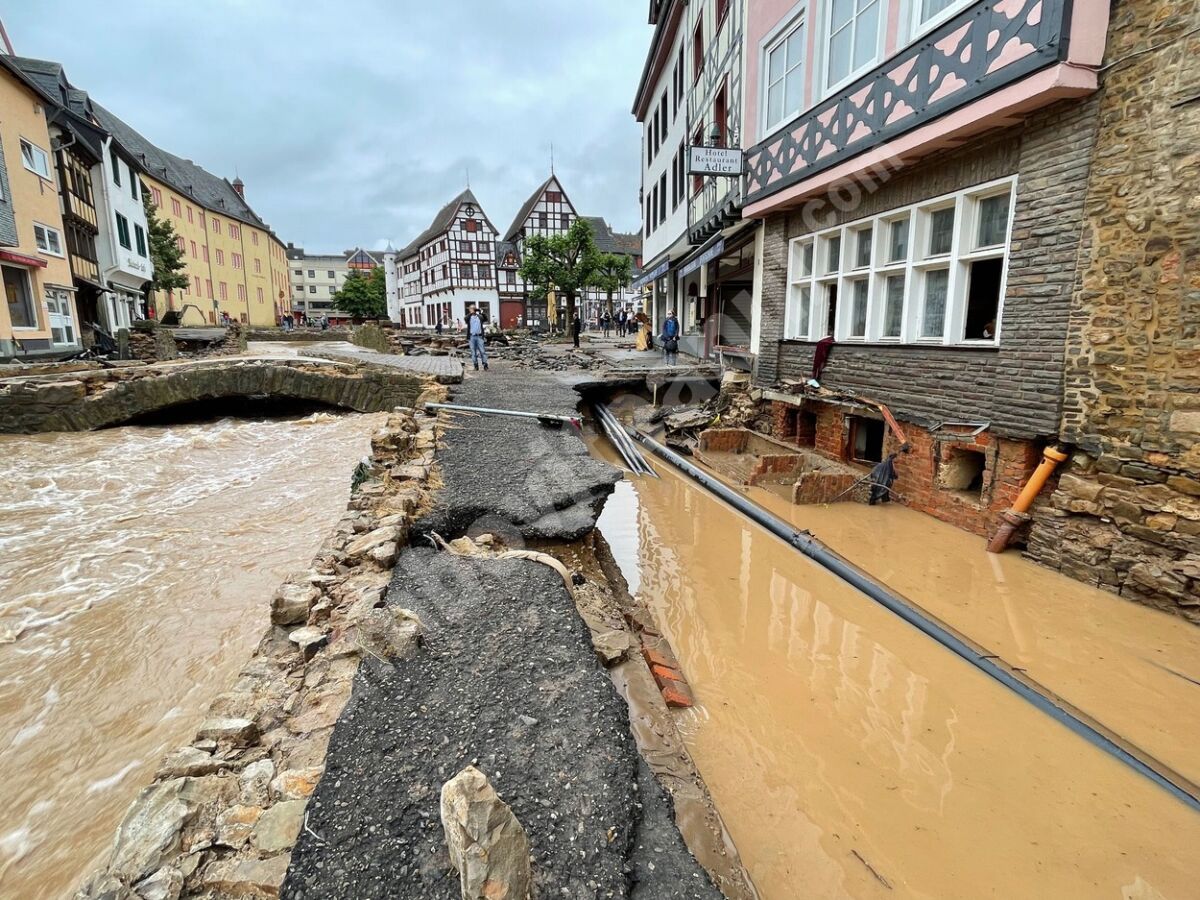 You are currently viewing Inundații catastrofale în Germania, soldate cu zeci de  morți și dispăruți
