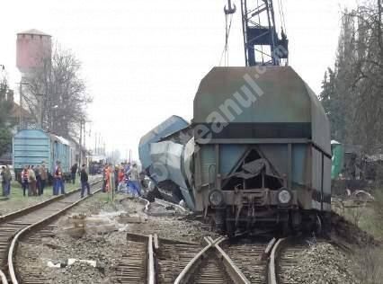 You are currently viewing Un tren marfar a deraiat, la Nucet. Cetățenii sunt rugați să aleagă o rută ocolitoare, pentru a intra în localitate