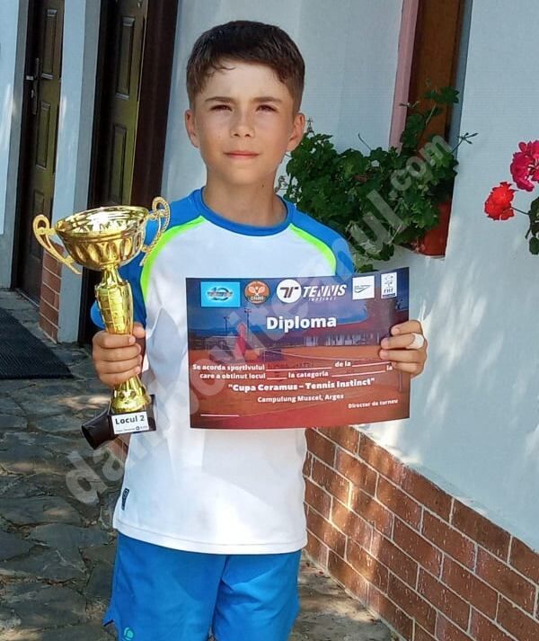 You are currently viewing Tenismenul Matei Bucura, de la CS Târgoviște, finalist la Cupa Ceramus Tennis Instinct
