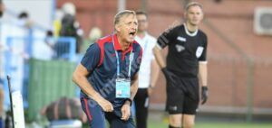 Read more about the article Chindia Târgoviștea țintește victoria în disputa cu echipa lui Adi Mutu! Emil Săndoi: “Sunt convins că putem scoate un rezultat pozitiv la Craiova”