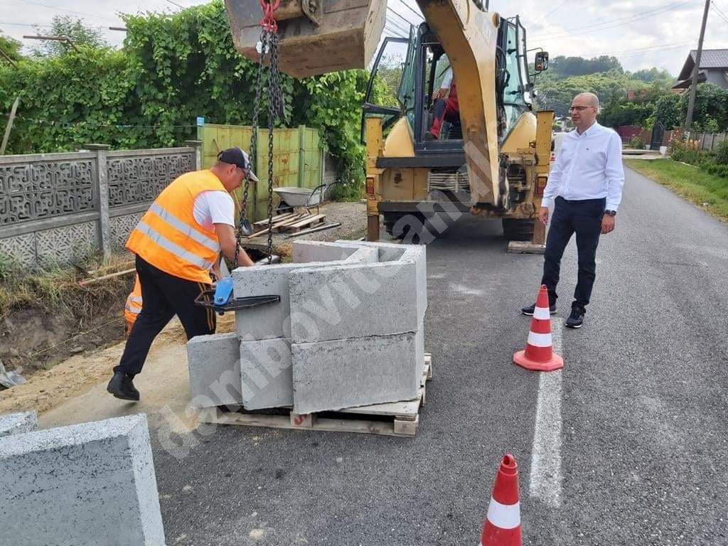 You are currently viewing Pavarea șanțurilor din comunele dâmbovițene, în atenția autorităților județene