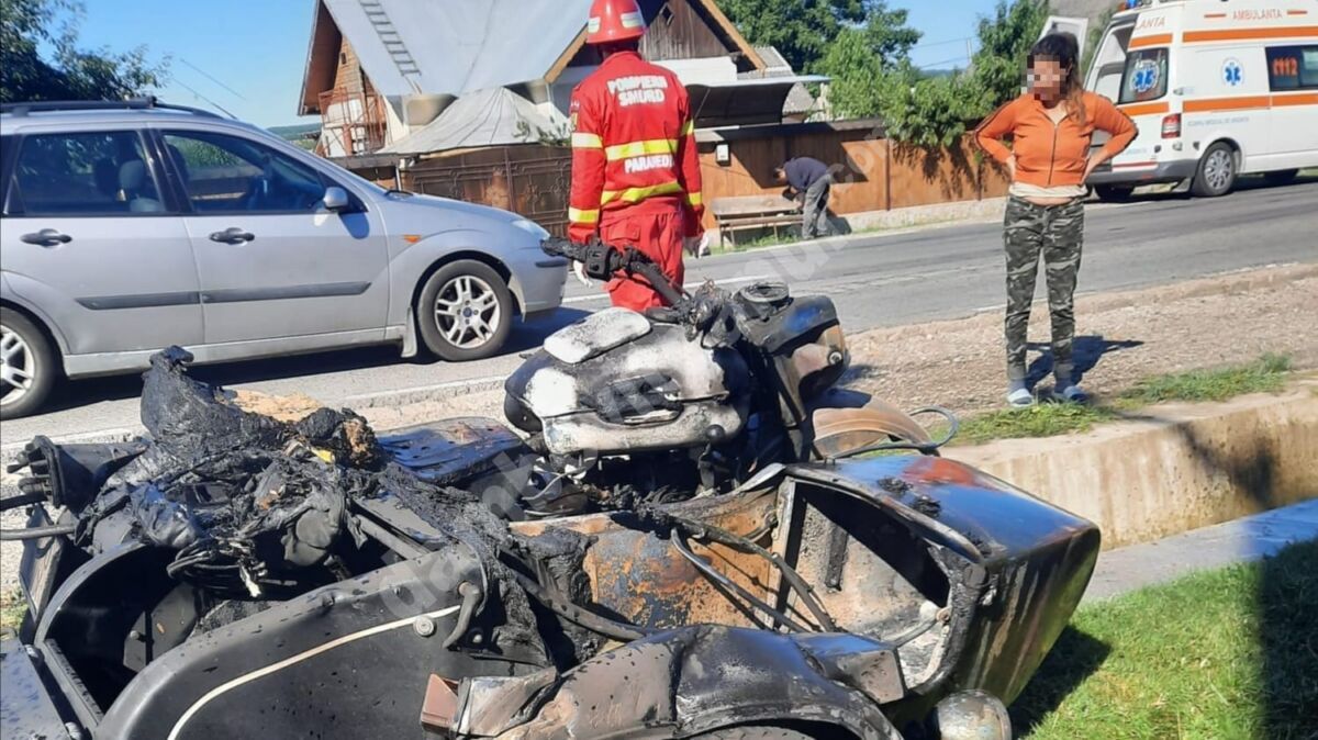 You are currently viewing ACCIDENT RUTIER LA GHEBOIENI! O MOTOCICLETĂ A LUAT FOC!
