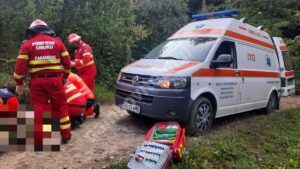 Read more about the article Tragedie! O persoană a murit, surprinsă sub un tractor răsturnat, la Pietrari