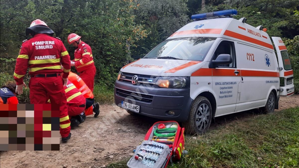 You are currently viewing Tragedie! O persoană a murit, surprinsă sub un tractor răsturnat, la Pietrari