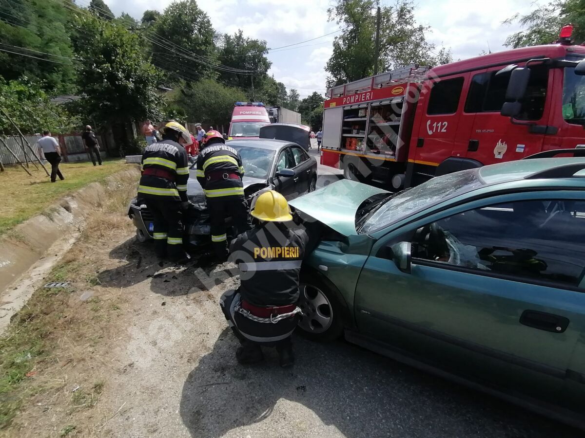 You are currently viewing Trei persoane rănite într-un accident rutier, la Iedera!