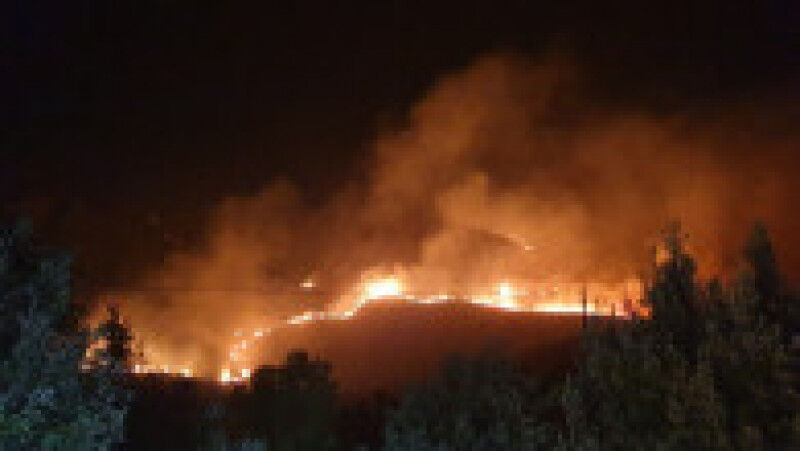You are currently viewing Incendii devastatoare în Sicilia. O plajă a fost distrusă, focul ajungând până în centrul orașului Catania