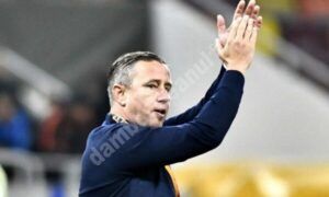 Read more about the article Târgovișteanul Laurențiu Reghecampf, la primul succes pe banca tehnică a echipei CS U Craiova